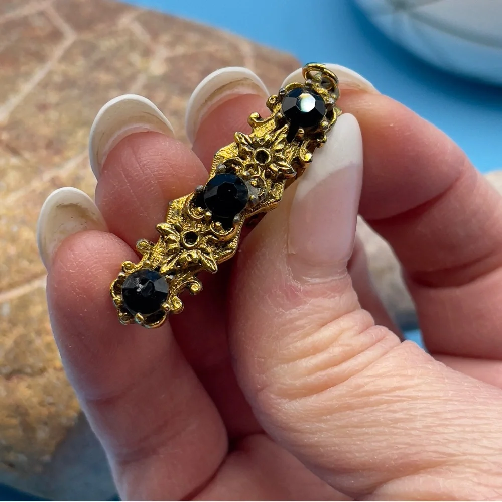 Vintage Gold Tone Bar Brooch Black Glass Floral Tie Clip Back AS-IS $20 🤩 - Picture 8 of 10